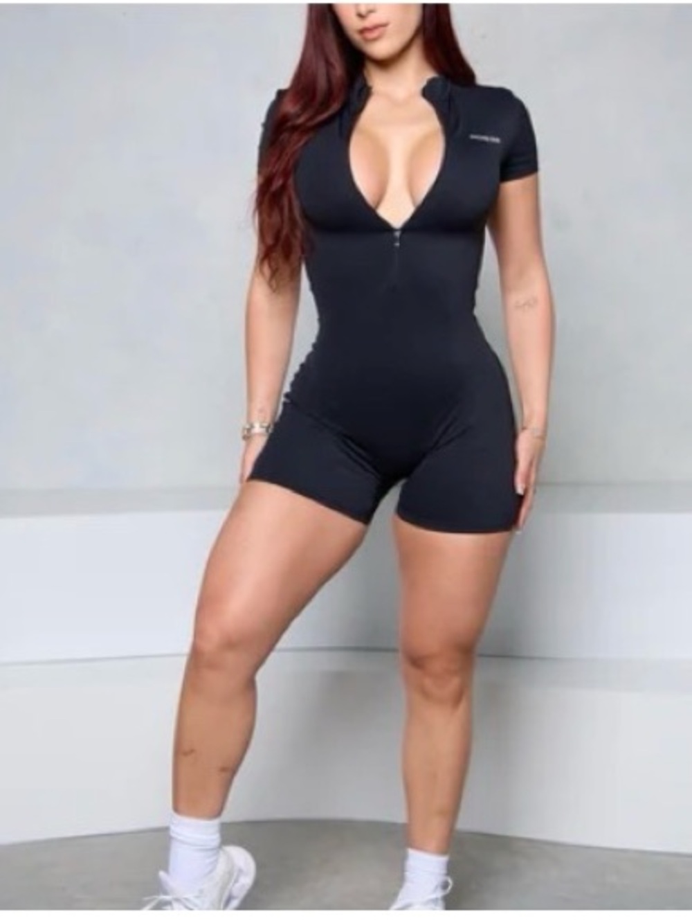 Pchee Bum Women’s Black Short-Sleeve Zip Front Romper size small